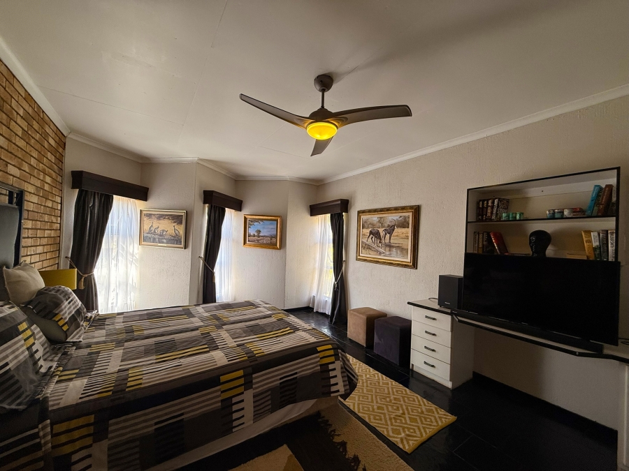 6 Bedroom Property for Sale in Van Der Hoff Park North West